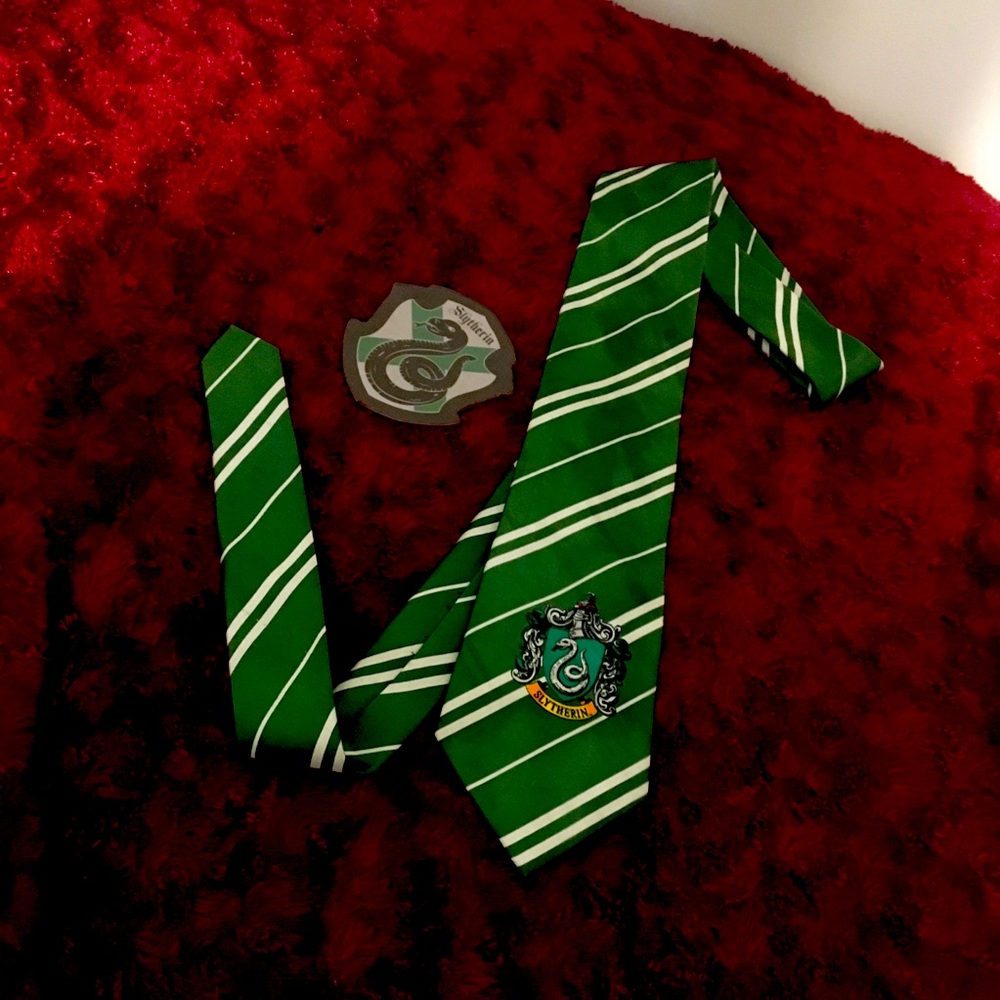 Slytherin Tie & Slytherin Cup-Holder/Tray Bundle